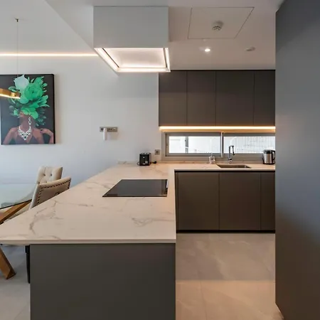 Apartment Golden Luxury 2 Bedroom Sea View