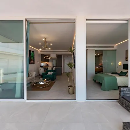 Apartment Golden Luxury 2 Bedroom Sea View *