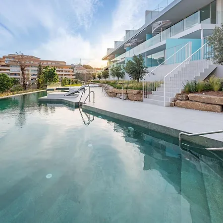 Golden Luxury 2 Bedroom Sea View Apartment *